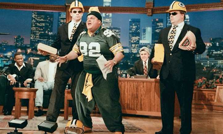  Happy Birthday to the late Chris Farley! We loved your passion for backing the pack! 