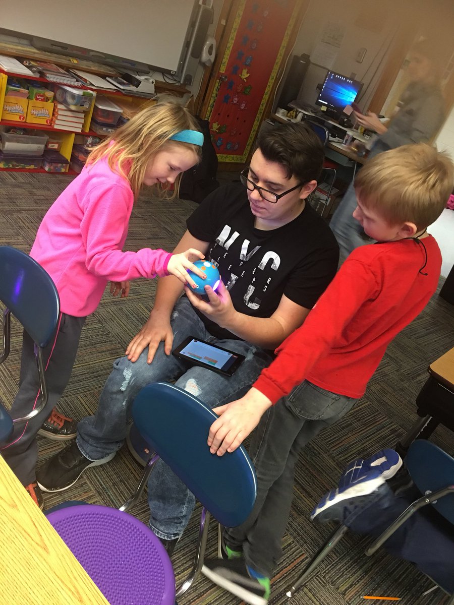 KGroettumVesel's tweet image. Taking our #codingclassroom to the Elementary School today to pass on our skills to the second graders!