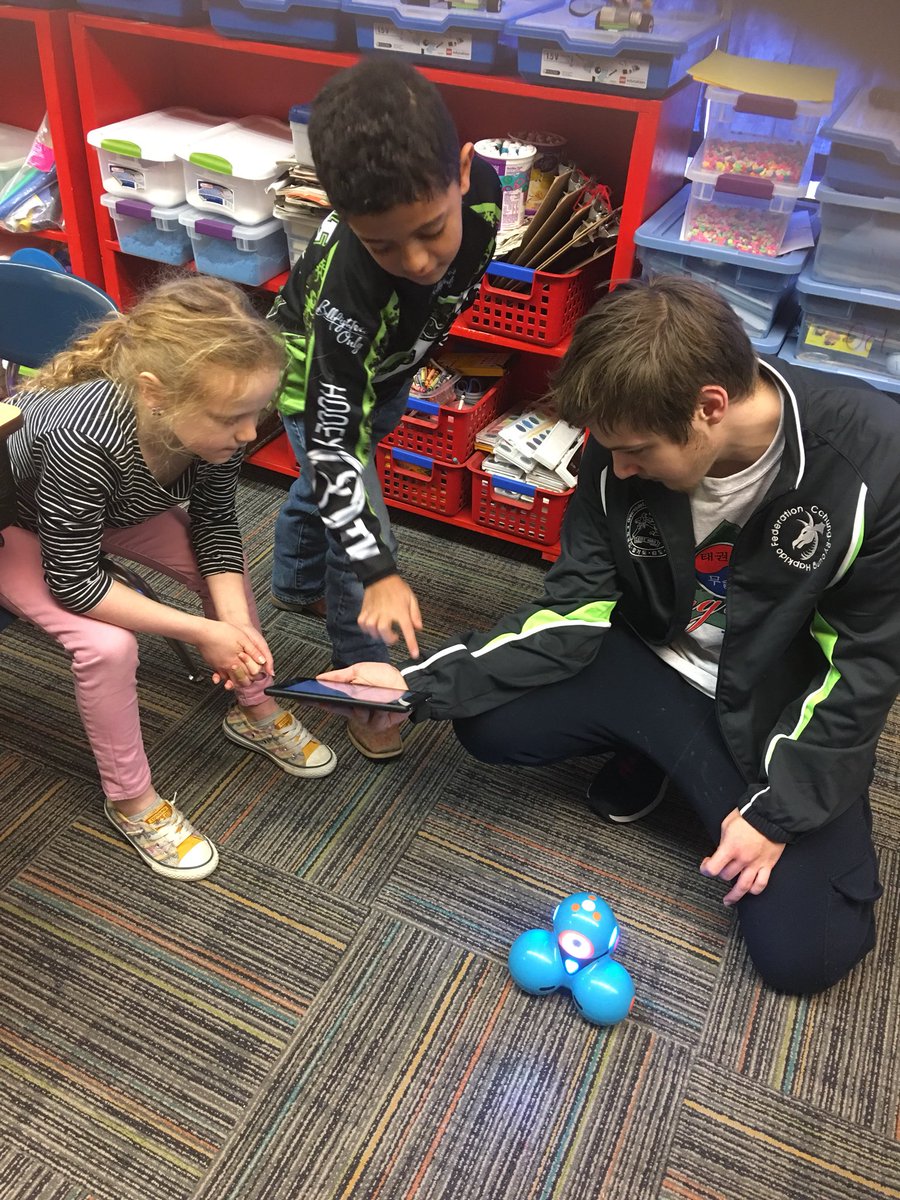 KGroettumVesel's tweet image. Taking our #codingclassroom to the Elementary School today to pass on our skills to the second graders!