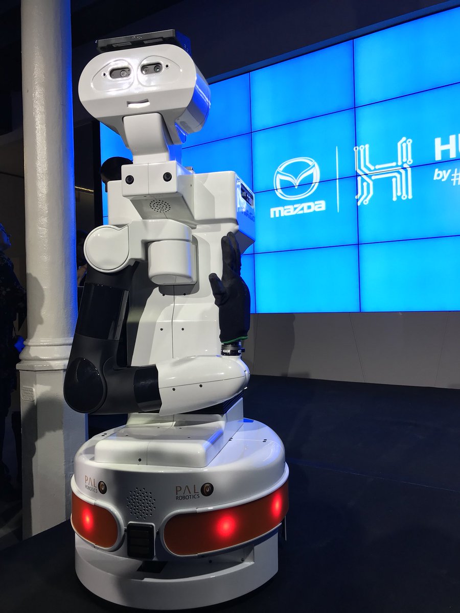 MazdaEspana's tweet photo. La unión entre humanos y máquinas, coche y conductor #DriveTogether #HumanHardware @VICESPAIN https://t.co/qSLuk5QT1R