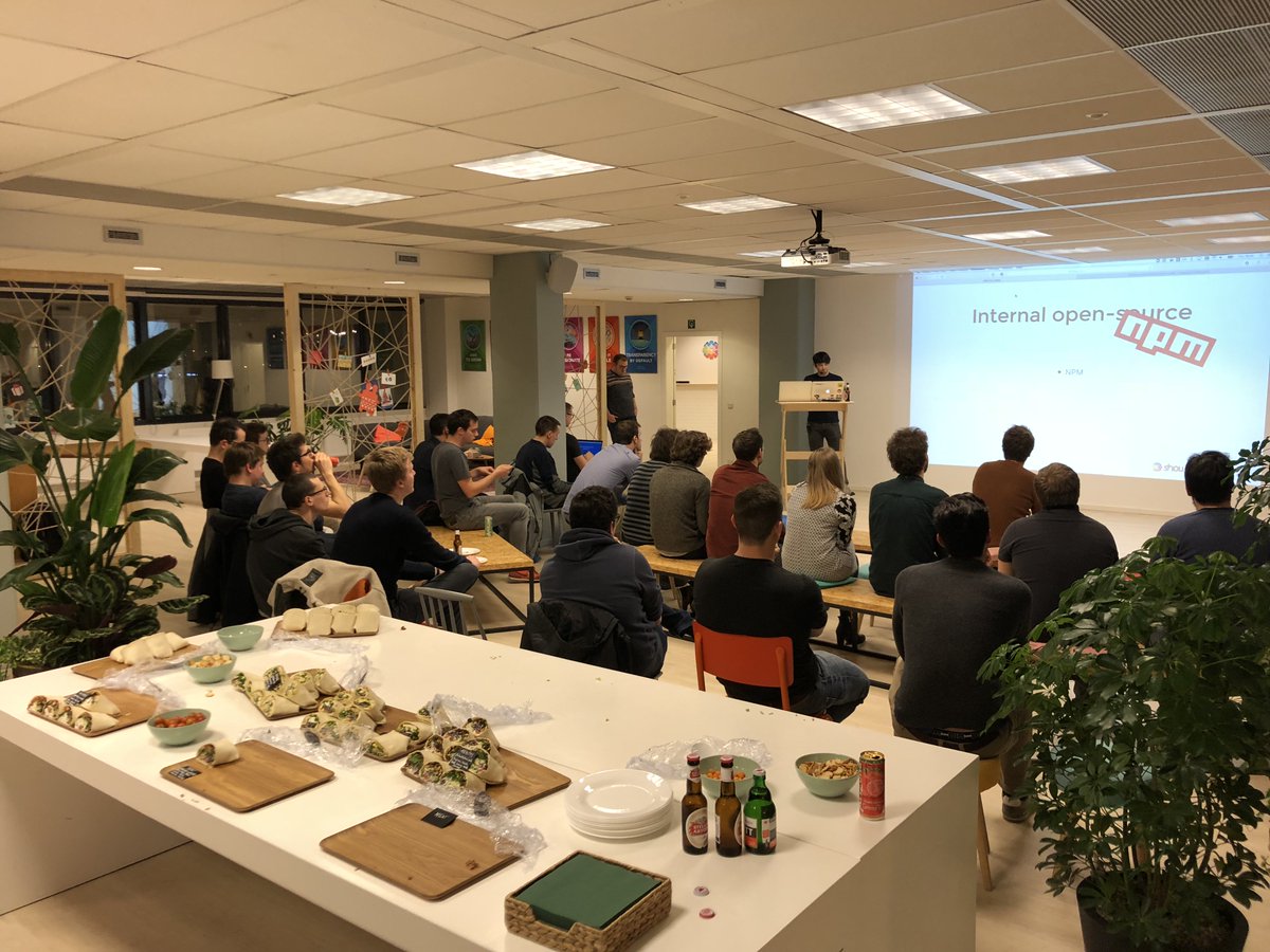 JesseDobbelaere's tweet image. #JSBE meetup @showpad about unit testing &amp;amp; stencil.js web components 👌