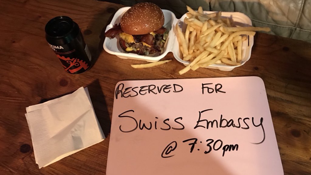 SwissStartupsUK's tweet image. And now it’s dinner time !!! Our #SwissTechStarters deserved well this burger !