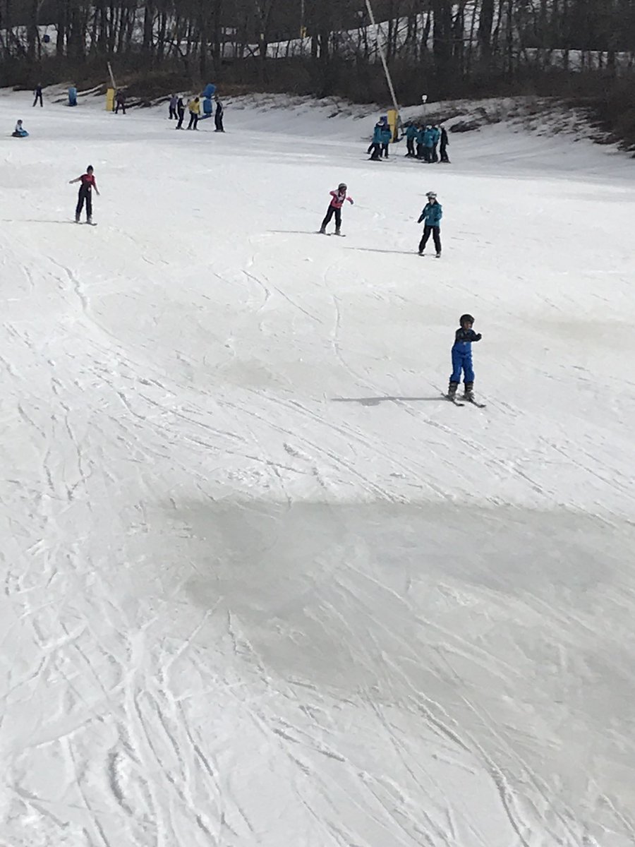 Murch4thGrade's tweet photo. Having fun ⛷  @LibertyMountain @murchschool #WeAreMurch https://t.co/RxN0pvYIYm