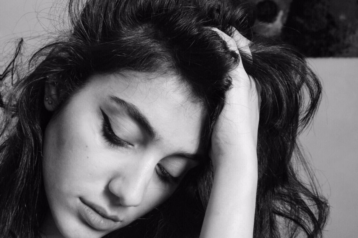 NadineEssami's tweet photo. A woman. https://t.co/ykWfrhZEyo