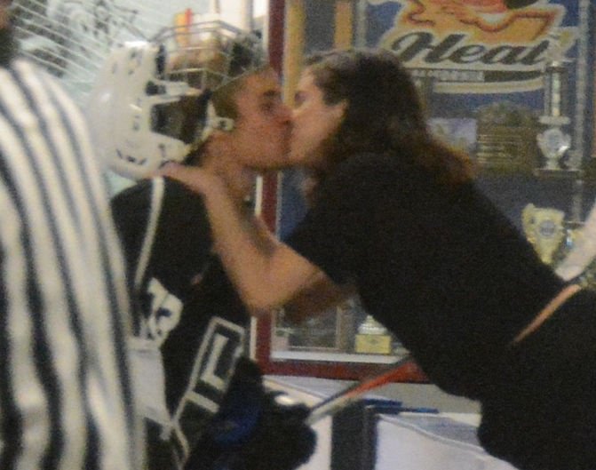 MC_MusicFacts's tweet photo. 💥KISS BATTLE💥

Rt - Jelena
Fav - Abelena https://t.co/vMvsQTo8Cc