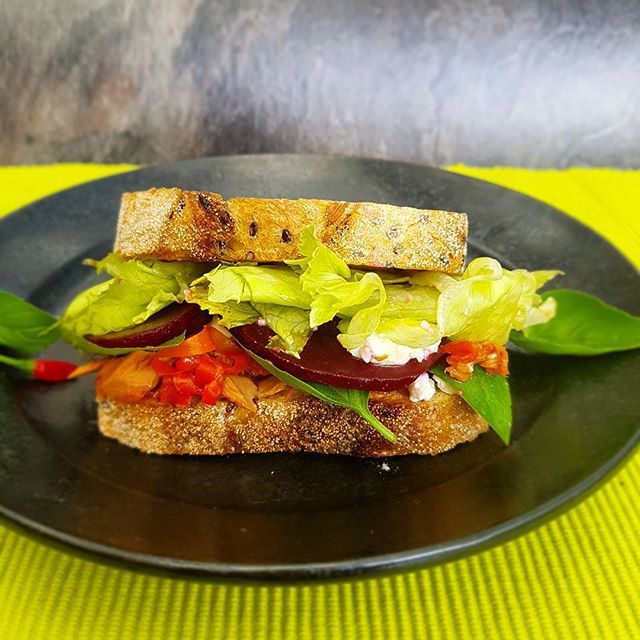 simonejaustin's tweet image. LUNCH READY TO GO||
#SMARTeatingweek (Specific, measurable, attainable, realistic and time bound goals)
Goal 1. Have lunch ready to take to work...✔ all prepped ready to refuel! 😋
.
@dietitians_association_aus 
#bringbackthesandwich
@grainslegumesnc