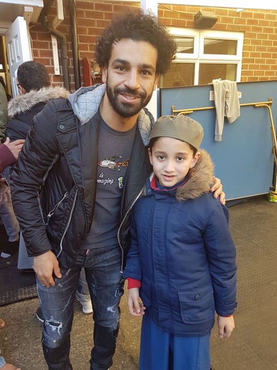 findkamran's tweet photo. The two in form footballers @22mosalah and @10SadioMane for @LFC, praying Jumuah in their local Masjid in Liverpool. It's good to see footballers open about their Islam and proud to be Muslim. https://t.co/tAR8T4J8BR