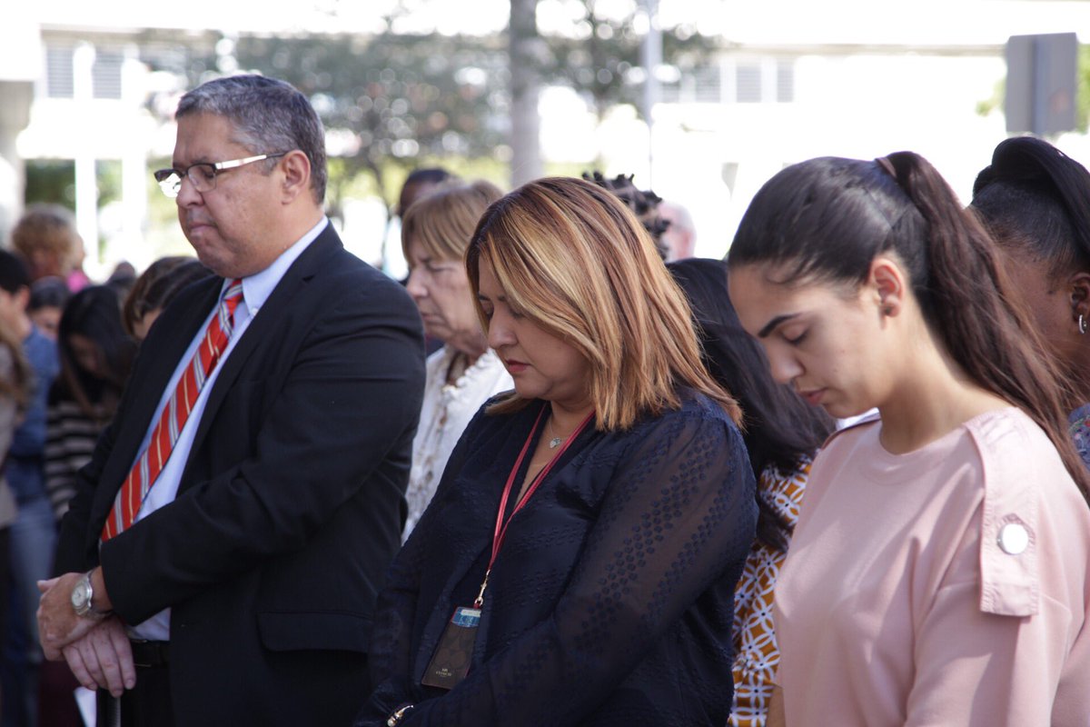 LAUSDSup's tweet photo. Observing a moment of silence in memory of the victims and all those affected by the horrible tragedy @browardschools. Schools are a place where children are supposed to feel safe, be inspired and taught, not a place where they should ever experience violence. https://t.co/occdv4uBDe