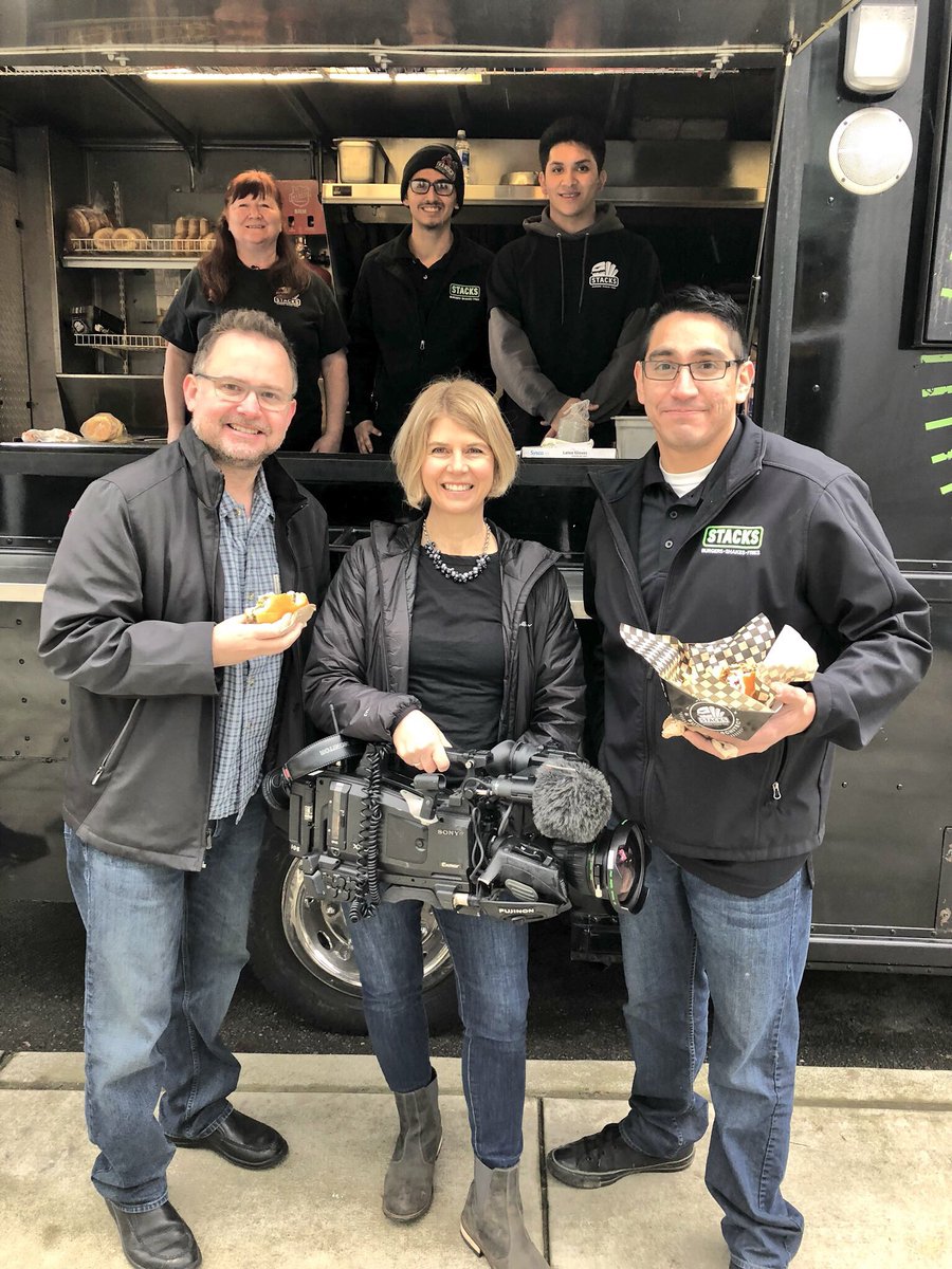 StacksBurgers1's tweet image. Thank You @KING5Evening for joining us today at @UWBothell 🍔❤️ #stacksburgers #king5evening #uwbothell #foodtrucklife