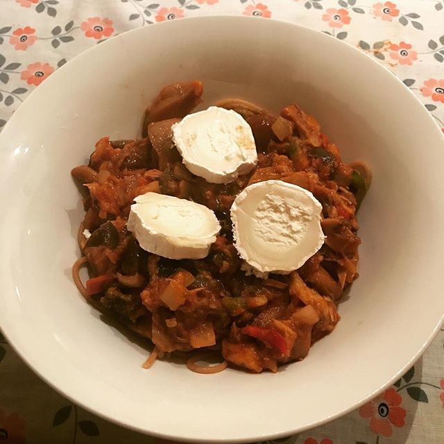 Sicfres's tweet photo. Unos espaguetis con verduras y queso de cabra, delicioso!! #yummy #pasta #food #foodie #foodporn #yum #lunch #healthylifestyle #eat #eating #pregnancylife #hungry #spaghetti #goat #cheese https://t.co/5Fdo8eGeFm https://t.co/fBUDptHB5G