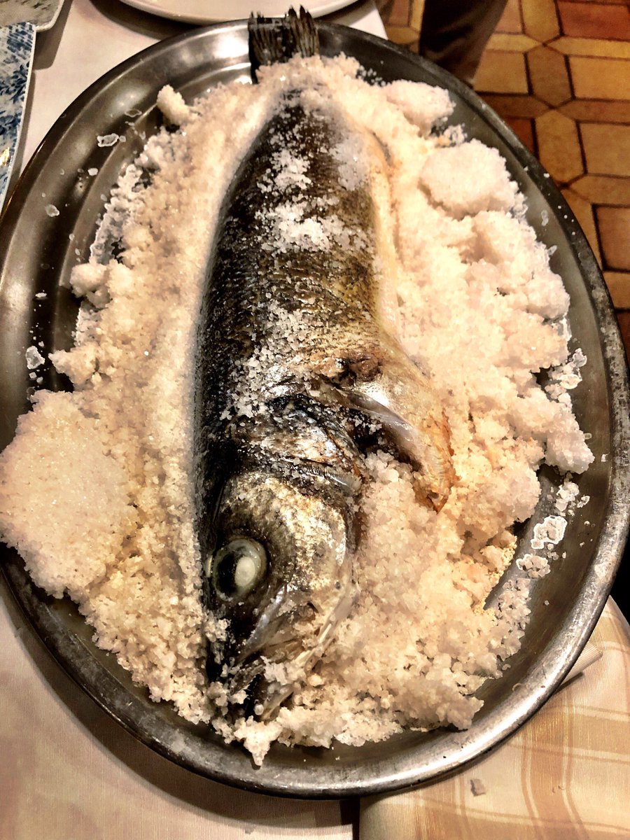 Maravillosa lubina a la sal que me voy a meter en <a href="/casitadelpradal/">Lacasitadelpradal</a> 
Que grandes sois maestros 👨‍🍳