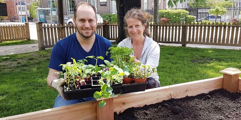 Help support an urban farm at the Ashbridge Estate ~ bit.ly/2stKOme
<a href="/BuildingRootsTO/">Building Roots</a> <a href="/ONheritage/">Ontario Heritage Trust</a> #BeachTO #EastTO