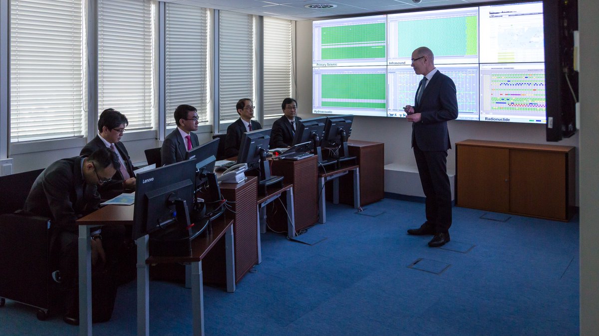 Pleased and honoured to welcome today at #CTBTO HE <a href="/konotaromp/">KONO Taro</a> Foreign Minister of #Japan and to highlight maturity, relevance and effectiveness of the #CTBT #verification regime #IMS #IDC #OSI #UNSCR2310. Thank you for your great support! <a href="/MofaJapan_en/">MOFA of Japan</a> <a href="/JapanMissionVie/">PMissionJapan Vienna</a>