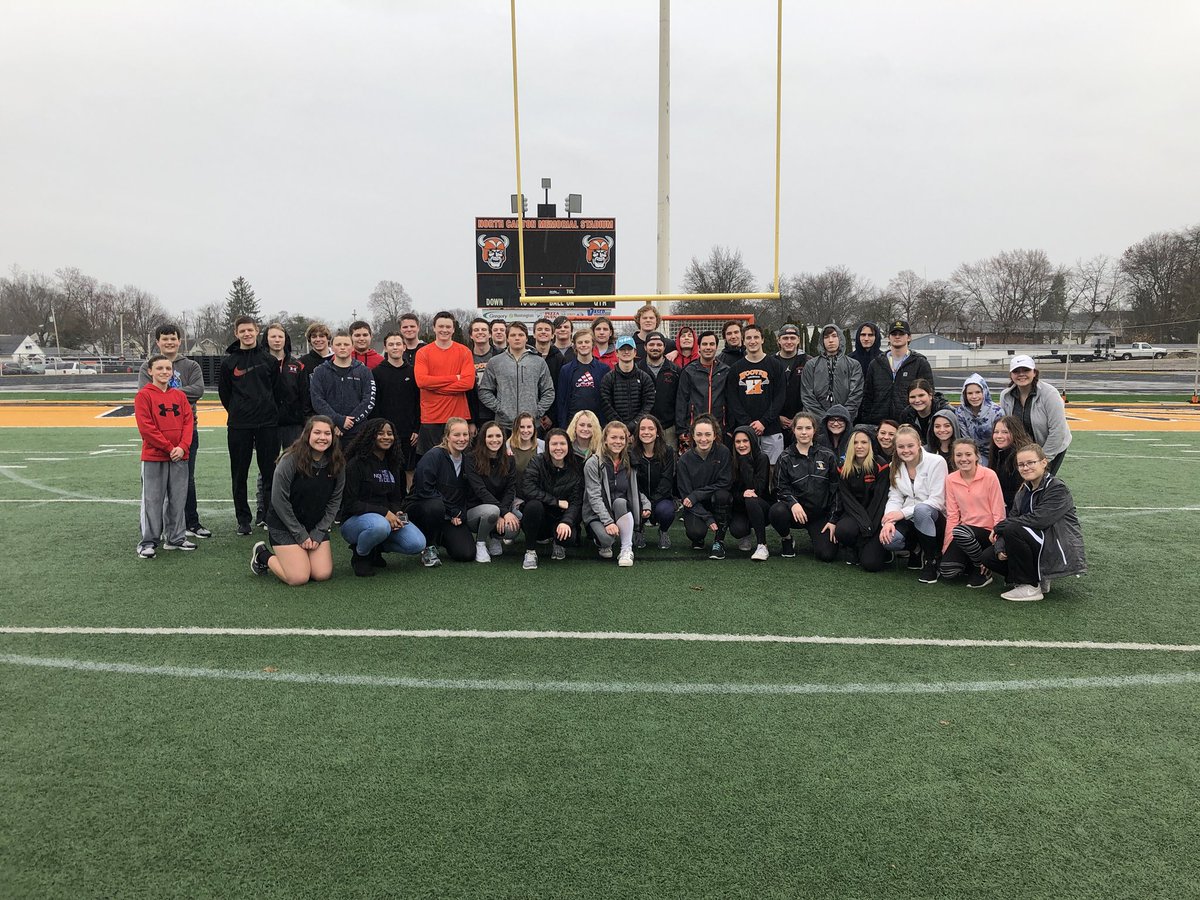 hoovervikinglax's tweet photo. Thanks to the Boys and Girls team, who braved the rain, and came out and set the field! Four more days! #ownthespring https://t.co/9gwpNIm2Ir