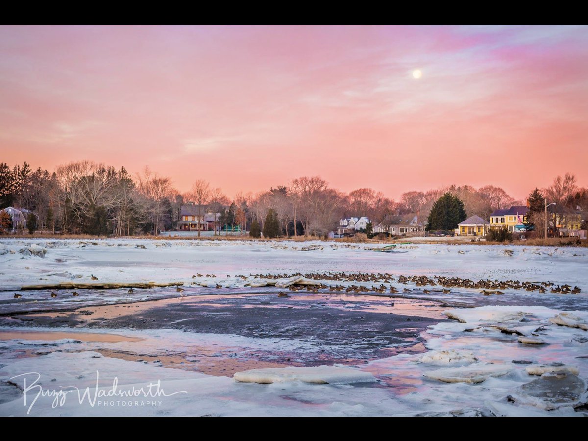 BuzzWphoto's tweet photo. A few photos from around Duxbury. #DuxburyBeach #PowderPoint #Sunrise #Moonrise #StormClouds https://t.co/WpCfb4rK9X