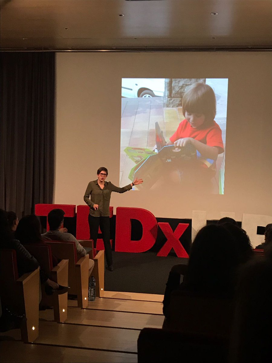 soctastaolletes's tweet image. Avui he tingut la fantàstica oportunitat de fer una Ted Talk d&apos;un tema que em fa vibrar. Moltes gràcies per fer-ho possible @TEDxUPF i a tots per venir, ha estat mind-blowing! ♥️ #Scienceandarts (Pc: @poliver_ )