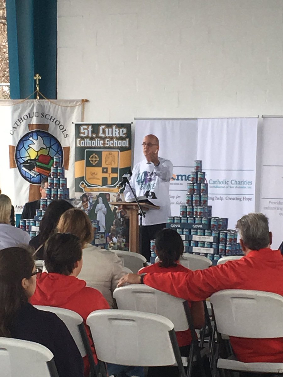StMUprez13's tweet photo. Happy to serve @CathCharitiesSA and help kick off this year’s #40DaysOfService effort! #RattlerPride https://t.co/7eYniCOO57