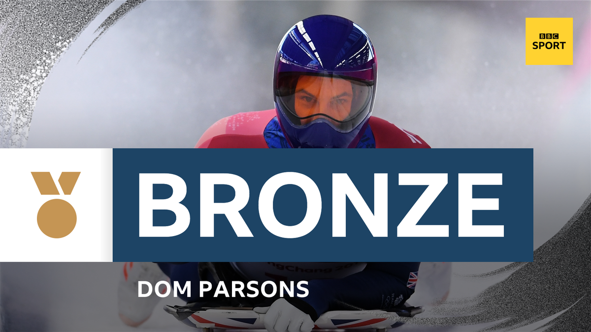 BBCSport's tweet photo. DOM PARSONS TAKES SKELETON BRONZE FOR 🇬🇧
It's GB's first medal at #Pyeongchang2018, their first men's skeleton medal since 1948.
https://t.co/nB1jY0k8qE #bbcolympics https://t.co/atFOjOqZuC