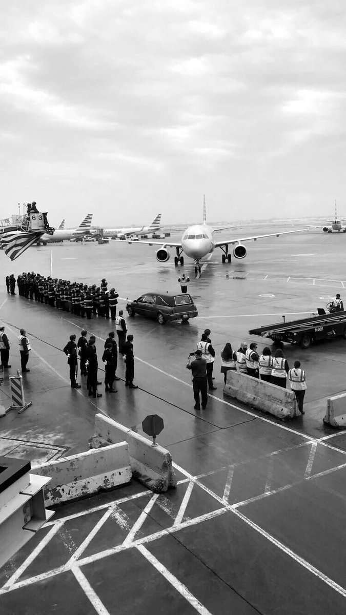 amberdripps's tweet photo. Today I watched a fallen soldier be brought home to his family. It was a beautiful moment to witness. #military #ultimatesacrifice #usa #protectingourfreedom https://t.co/OcfQkLB4lw