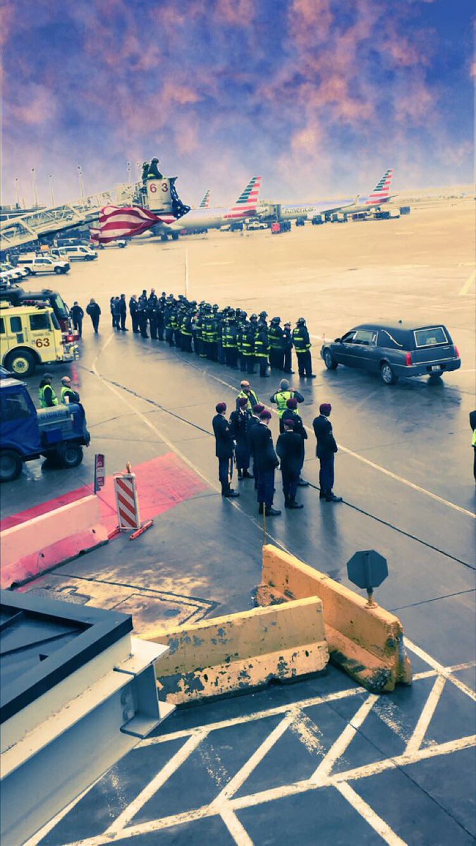 amberdripps's tweet photo. Today I watched a fallen soldier be brought home to his family. It was a beautiful moment to witness. #military #ultimatesacrifice #usa #protectingourfreedom https://t.co/OcfQkLB4lw