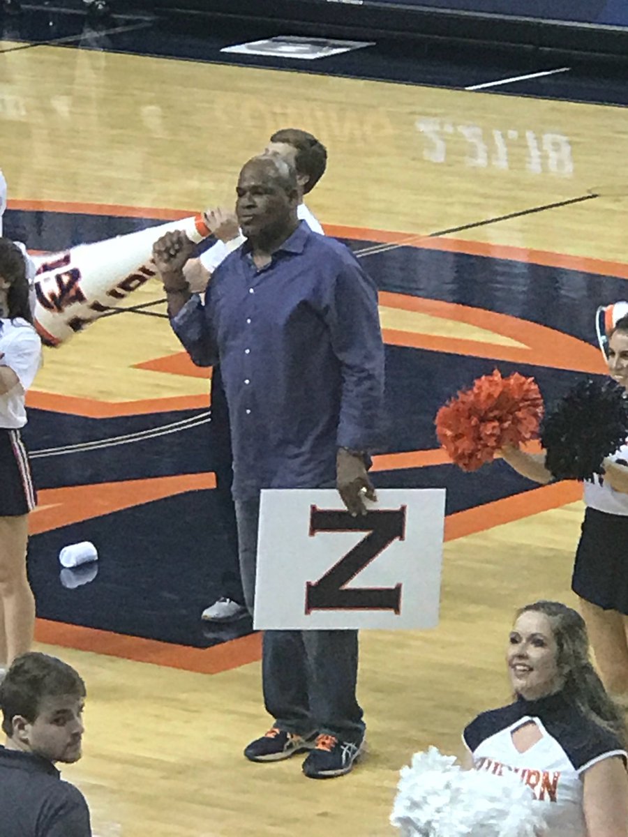 SWALLACE74's tweet photo. @heartofauburn @CoachGusMalzahn @AuburnMBB @coachbrucepearl @SWALLACE74 
Bruce Pearl and the AU Tigers Basketball Team, I'm sold and I'm All "N"! 
Don't be scared to reach greater heights!! 😁 https://t.co/5wxRriPhED