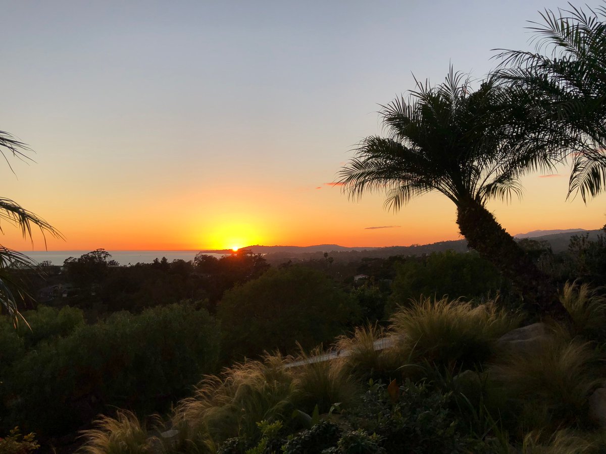 foldedhills's tweet photo. Soaking in the view, sipping the wine. #sunsetsandwine #santabarbarasunset #montecitoviews https://t.co/Qm5A1Wgsn1