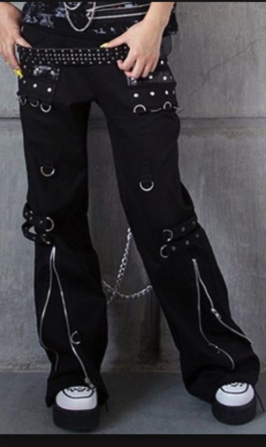 reidchristopher's tweet image. Pro: oh gosh, all kinds of places to store my passport, phone, dill pickle peanuts, hand sanitizer, inflatable neck pillow
Con: only one in line asking &quot;why do I have to remove my pants?&quot;

also not great for running on a connecting flight