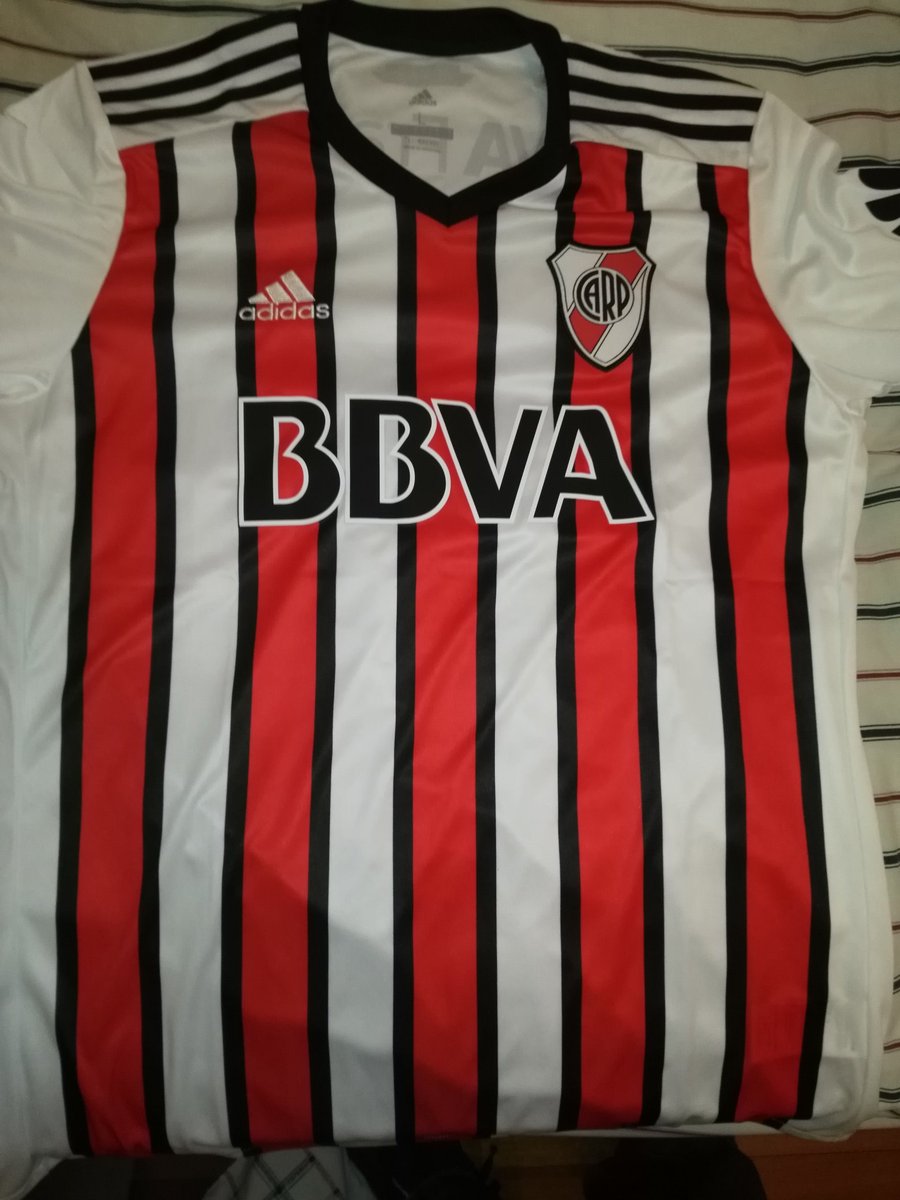 Te gusta la camiseta #Tricolor nueva de #River de @adidasAR? Puede ser tuya!! RT y te anotas. El 11-3 se sabe el ganador.