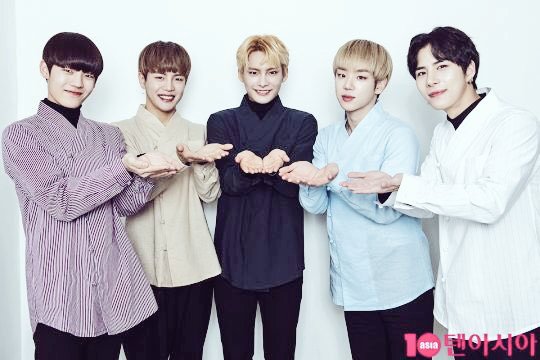 akirachoice7's tweet photo. I know im not the one who want's it .. But I really want to see A.C.E in @arirang_ASC ~ 😢😢Choice lets make this happen ❤❤ is there any request or nomination or something ?!❤❤ @Support4Ace #ACE #에이스 #AceSweetFantacy #acecalling #acecactus #acechoice #ACE https://t.co/nW6Z82zjpS