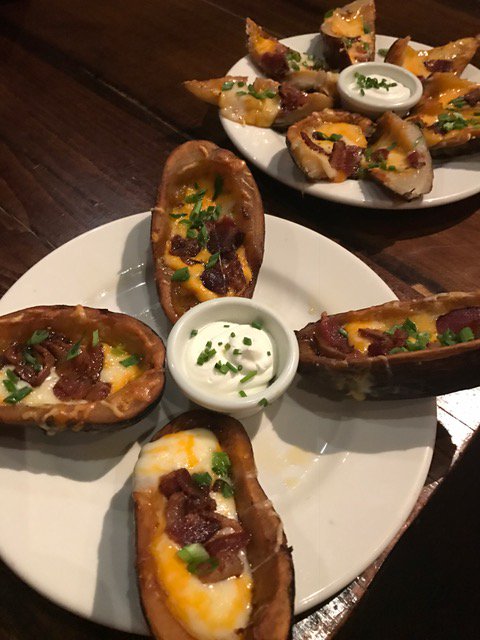 Millieschicago's tweet photo. Experimenting with plate presentations for Potato Skins for our #LateNight menu. Made w/ Bacon &amp; @WisconsinCheese! 10pm to midnight Fridays &amp; Saturdays! #snacks #appetizers #munchies #classics #havetotryeverything #likefoodchicago #eeeeeats #chicagofoodauthority #keleatschicago https://t.co/jH41mPKuoP