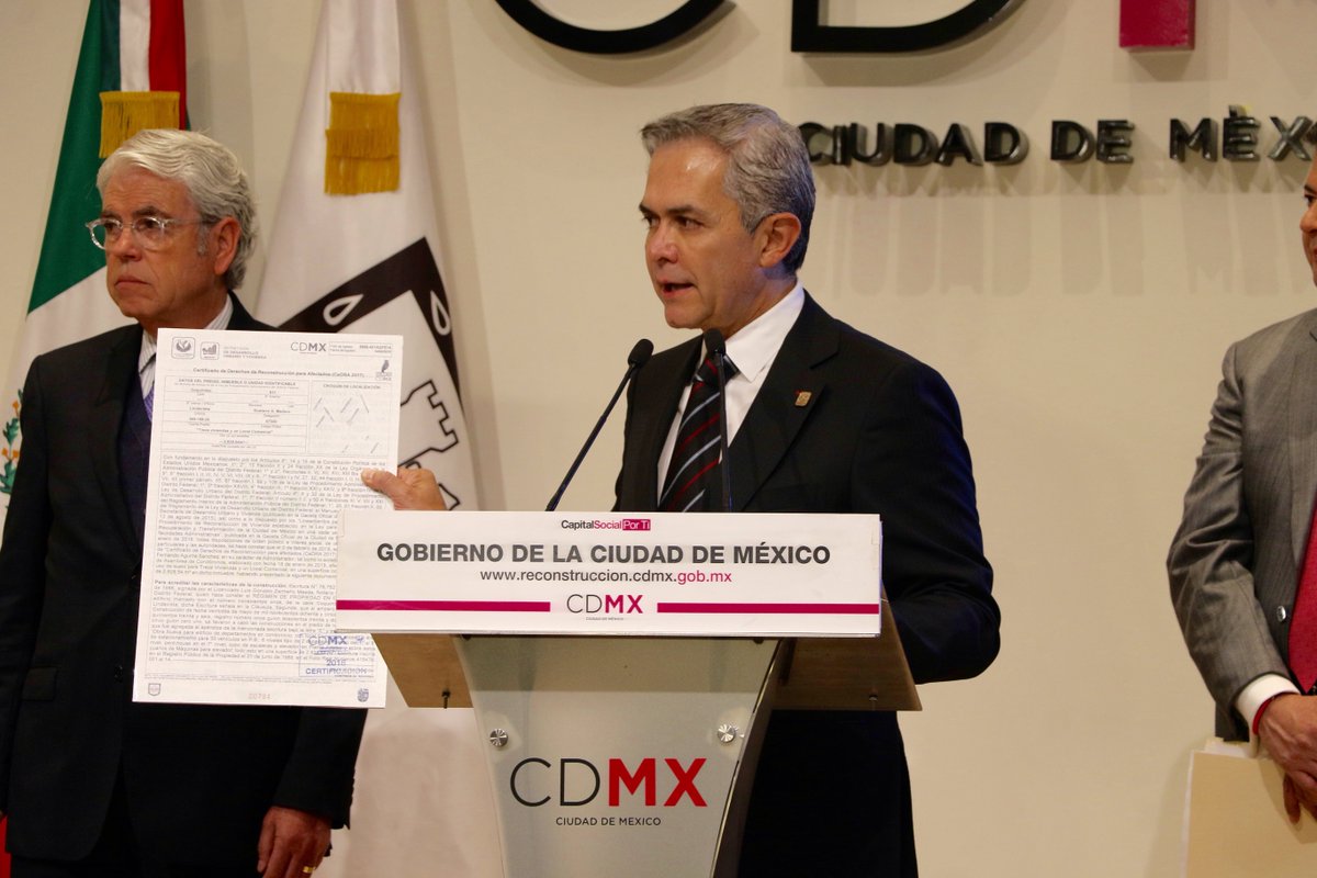 Entregamos hoy el primer Certificado de Derechos para la #ReconstrucciónCDMX de viviendas afectadas por el sismo >> goo.gl/ySpXqV