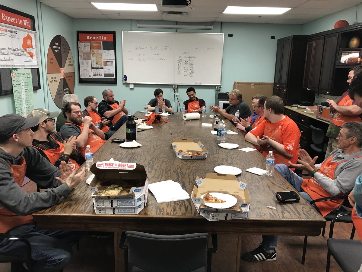 RichRiceTHD's tweet image. What an awesome meeting with the Freight Team!    100% contribution @HomerFund Warren recognized for #doingtherightthing  #LateNightSamePage #homerfunddrive #givingback @mebratt4thd @scottburtonthd @exb443 @JimSimmonsHD @akg3953