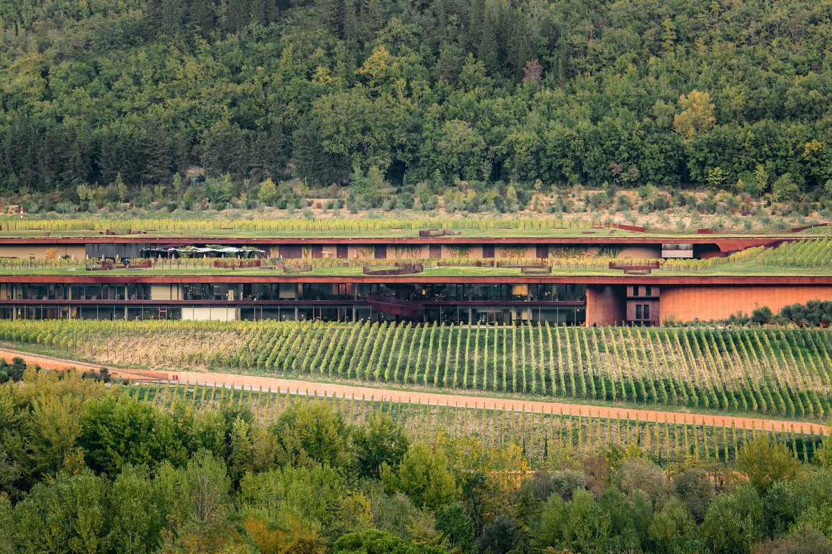 SurfaceMag's tweet photo. How do you carry a 633-year history into the future? For Alessia Antinori, scion of the @AntinoriFamily, it’s with contemporary art. Explore the Italian winery designed by Marco Casamonti and its site-specific artworks here:https://t.co/cgb19MXOUf #Partnership #AntinoriArtProject https://t.co/WkKxjYsl6O