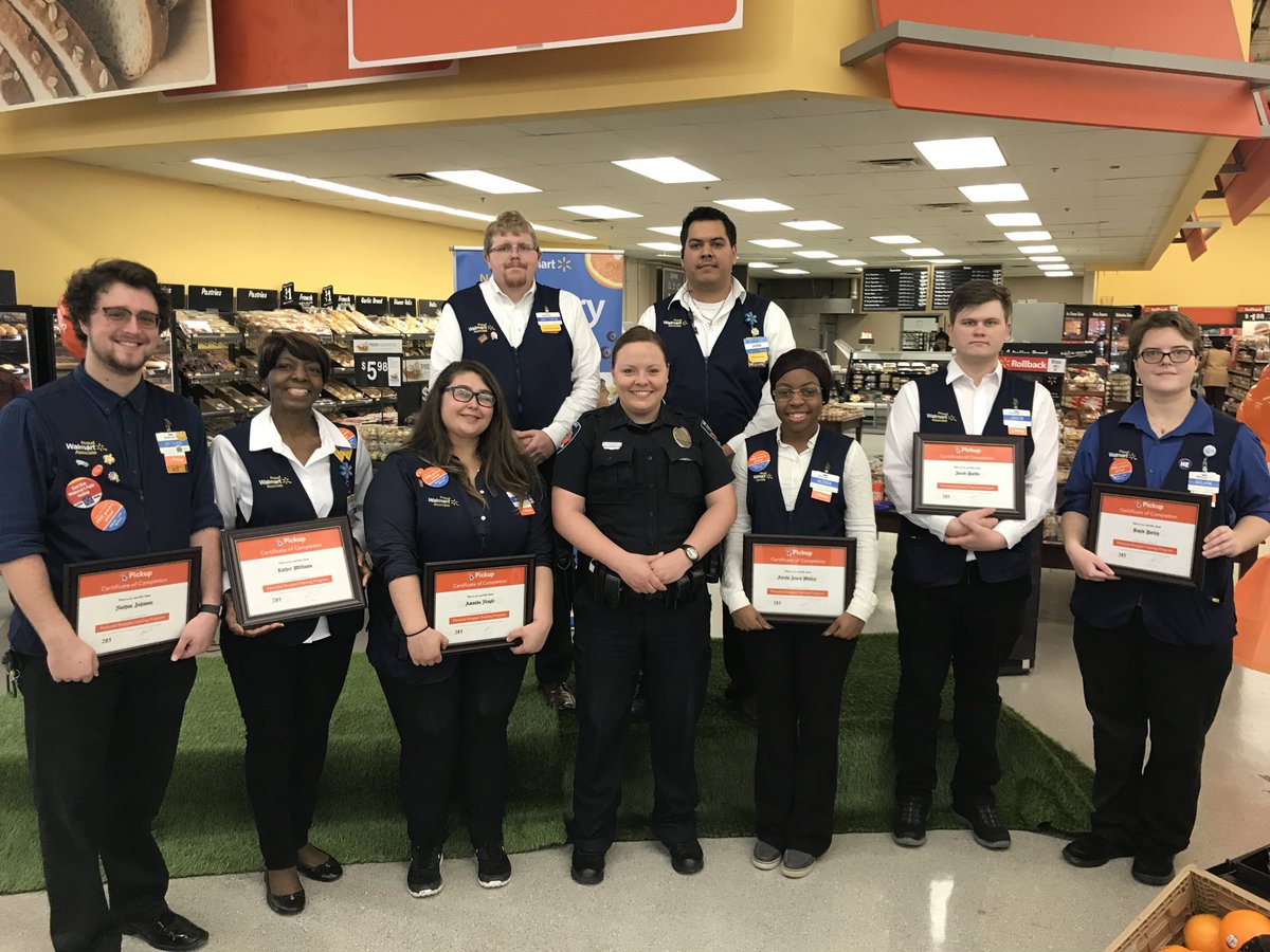 HuntsvilleTXPD's tweet photo. This morning we had the pleasure in attending the ribbon cutting ceremony for the Walmart Grocery Pick up program! We love to see all businesses, large and small, working to reach the needs of our community members.#groceriestogo #huntsvilletxpolicedepartment #homesweethuntsville https://t.co/ChtnjoSGsB