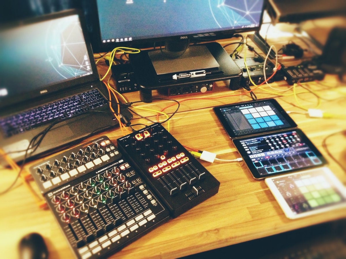 electronisounds's tweet photo. EPIC Dub Techno jams today with 3 iPads and Ableton Live.  Getting used to this new space! 🤤

#electronisounds #holysnap 😮 https://t.co/XelYsRxuwy