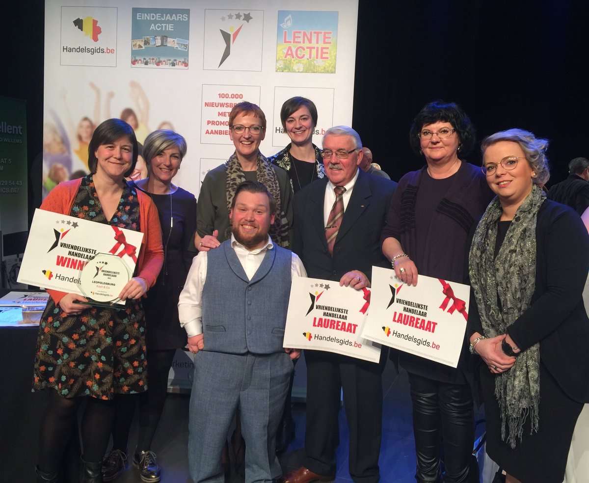 KauffMarleen's tweet photo. Awarduitreiking ‘Vriendelijkste handelaar 2017’ in #leopoldsburg door #handelsgids.be is Silvie van #kaat&co uit #Heppen https://t.co/BAuufRDspS