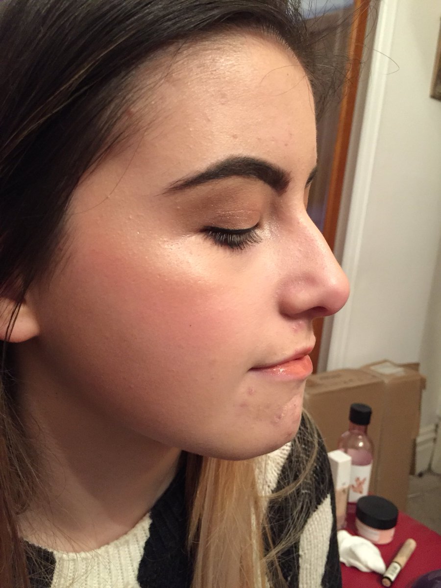 CFarrallMakeup's tweet photo. Very natural/bridal look done on my model Georgia (06/02/2018) Brands used: @Maybelline @CollectionLove @bhcosmetics @MakeupRVLTN Ted Baker @BootsNo7 @sophdoesnails Highlight Palette @freedom_makeup #naturalmakeup #definedbrows #nudelip https://t.co/XO9oaxAK6E