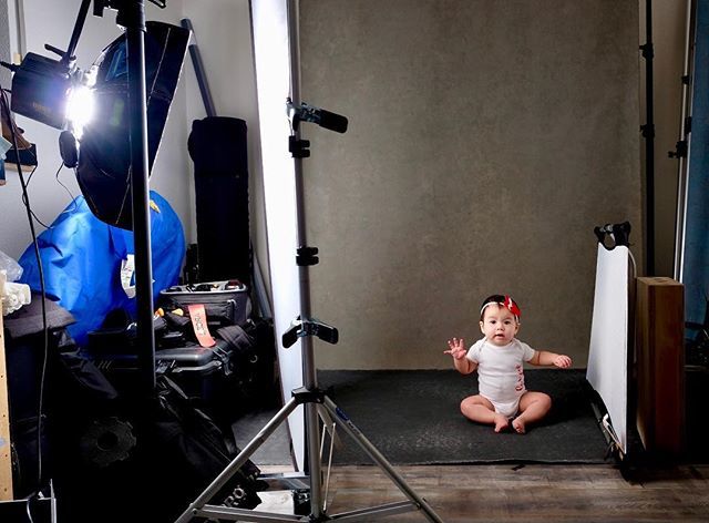 A #BTS shot of my previous photo. 
Shot on #fujifilm #xt2
Canvas by @gravitybackdrops
AB800 by <a href="/paulcbuffinc/">Paul C. Buff, Inc.</a>
Octa/Beauty Dish by <a href="/chimeralighting/">ChimeraLighting</a>
.
.
#studiosetup
#gravitybackdrops
#chimeralighting
#headshotcrew365 (From my IG) ift.tt/2HjcAFF