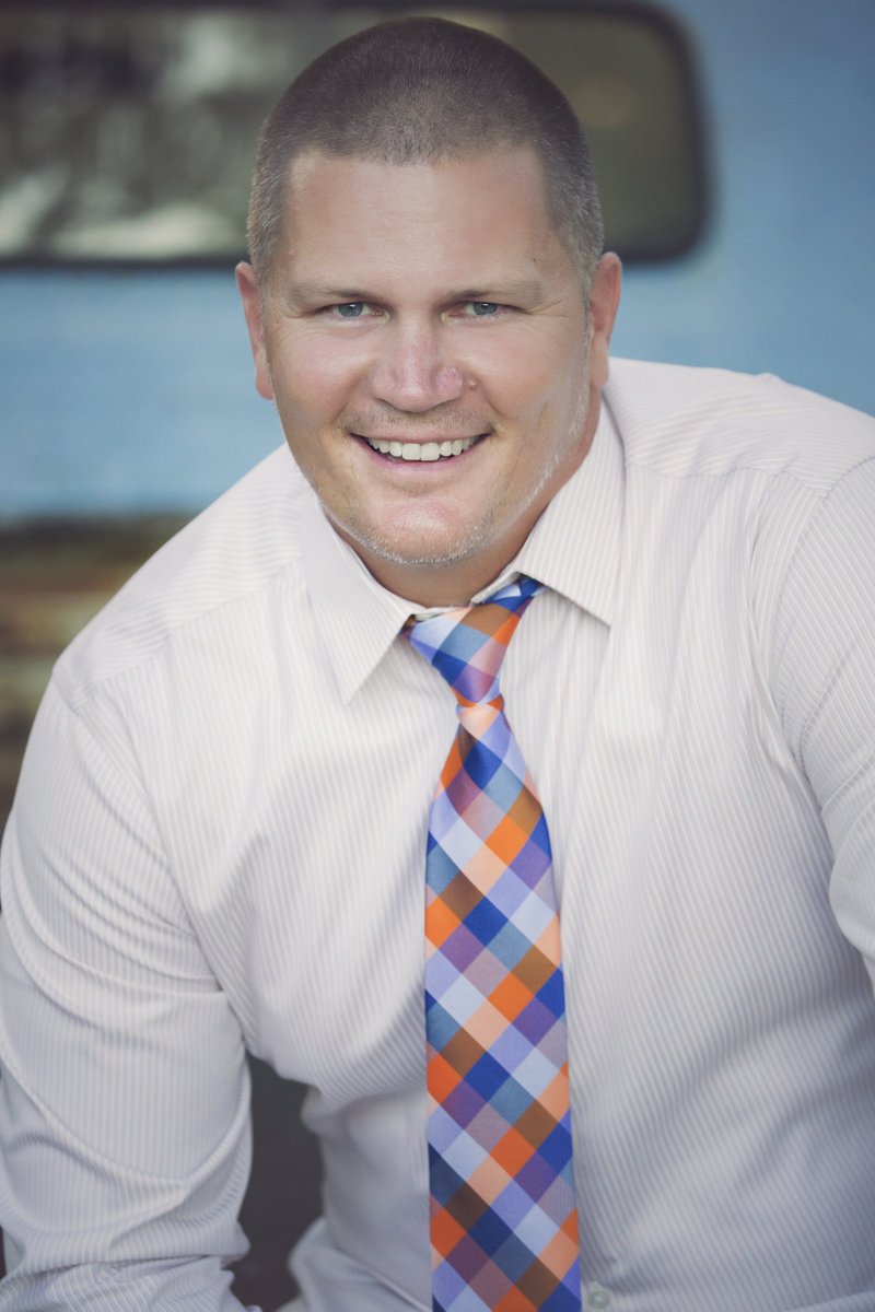 BrophyNews's tweet image. Brophy welcomes former NFL quarterback, Jon Kitna, as new head football coach.

goo.gl/AY25n6