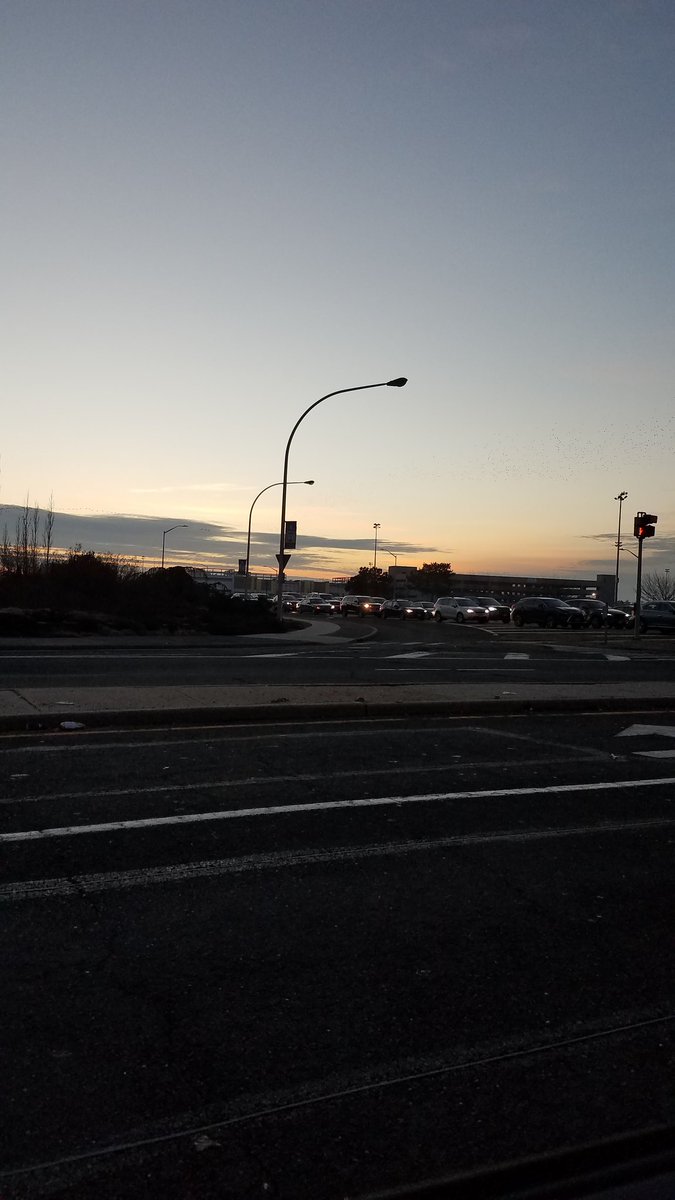 JTKron's tweet photo. The sun hasn't set yet #signsofthingstocome winter is almost over πππ€ #HurryupSpring https://t.co/IC2iorkAQR