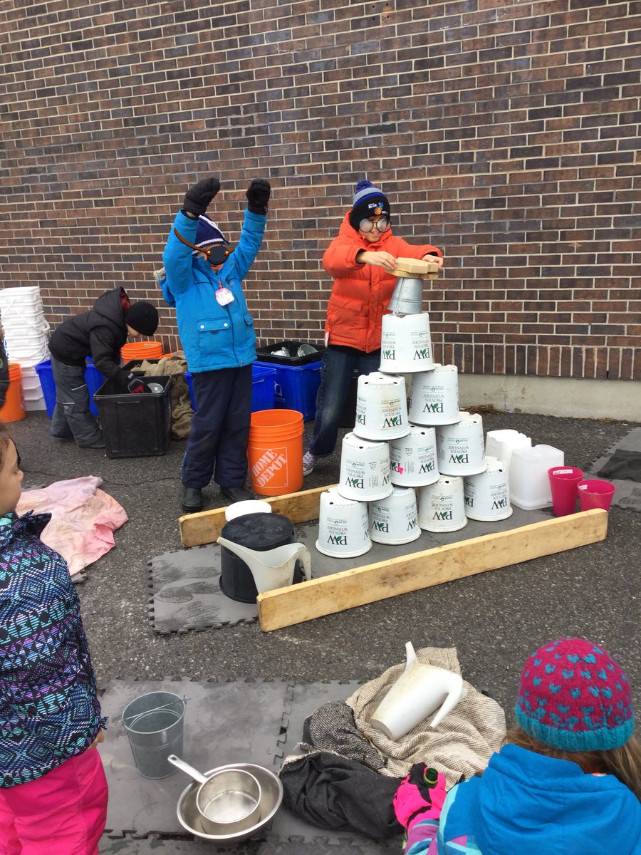 mmejacquie's tweet photo. It would not be an Outdoor day without some #looseparts
Ss were invited to build an Olympic village during the Mead-Olympics! #outdoormakerspace #olympicspirit #teamwork https://t.co/l1xZdfI2BO