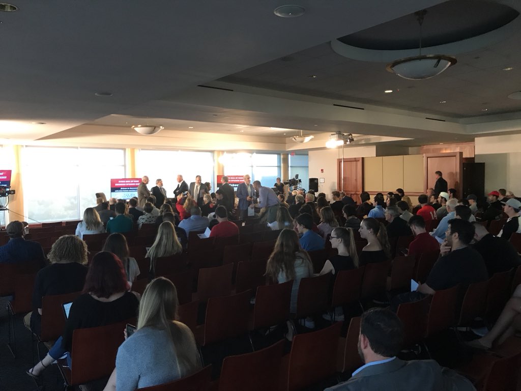 UTSykesBusiness's tweet photo. Getting ready to hear our Sykes Hall of Fame speakers! Stay tuned and hashtag #UTsykesHOF for any questions you have for Nick Friedman and John Gainor! https://t.co/N13HbxUin4
