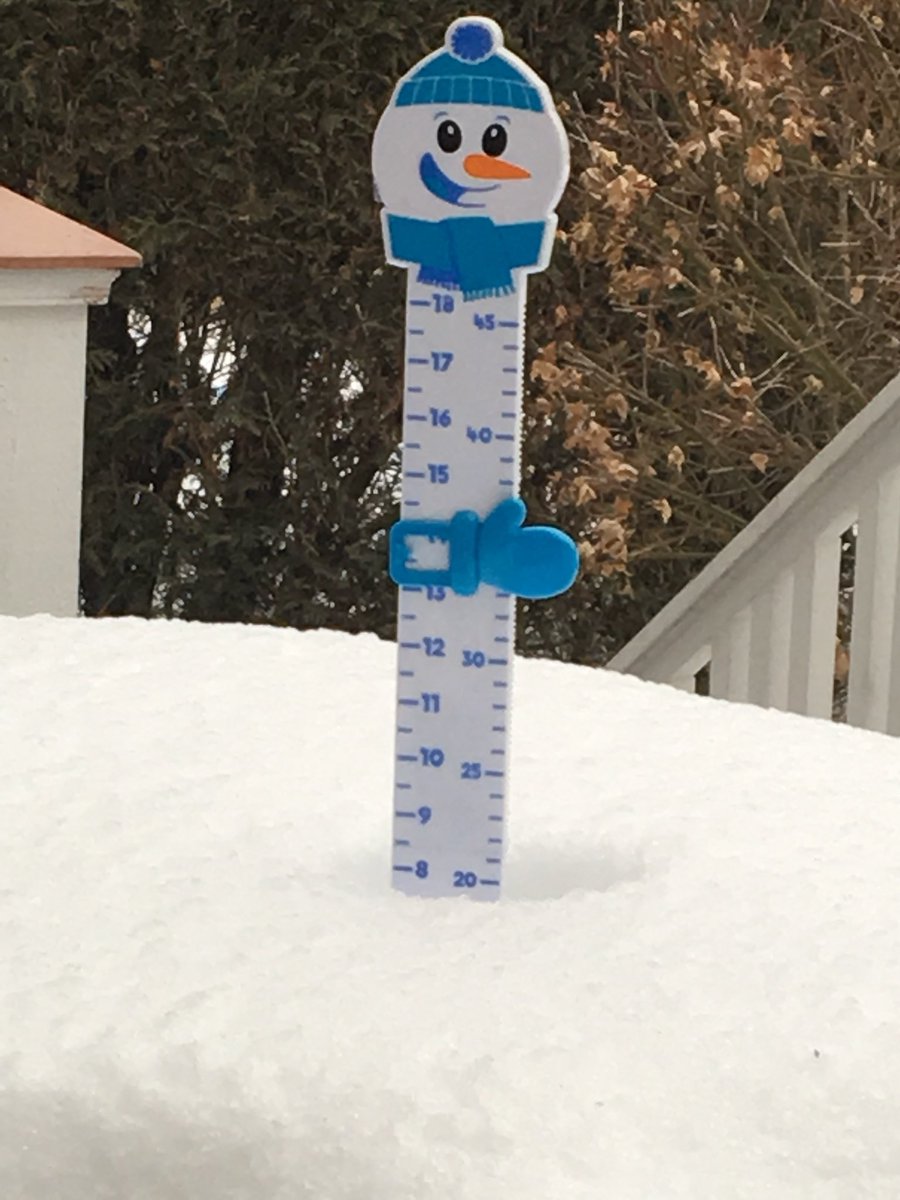 TracyButlerABC7's tweet image. Check out the #snowtable The first photo was from Sunday, the second photo from yesterday &amp;amp; the last photo, just now!  #Chicago 
#melting