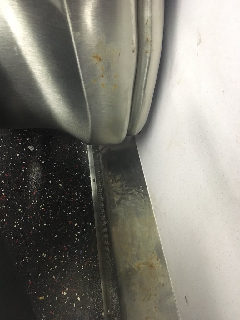 bjaclyn4's tweet photo. @Metrorailinfo don’t know what this is but I’m grossed out tbh https://t.co/JzbL5fF7yV