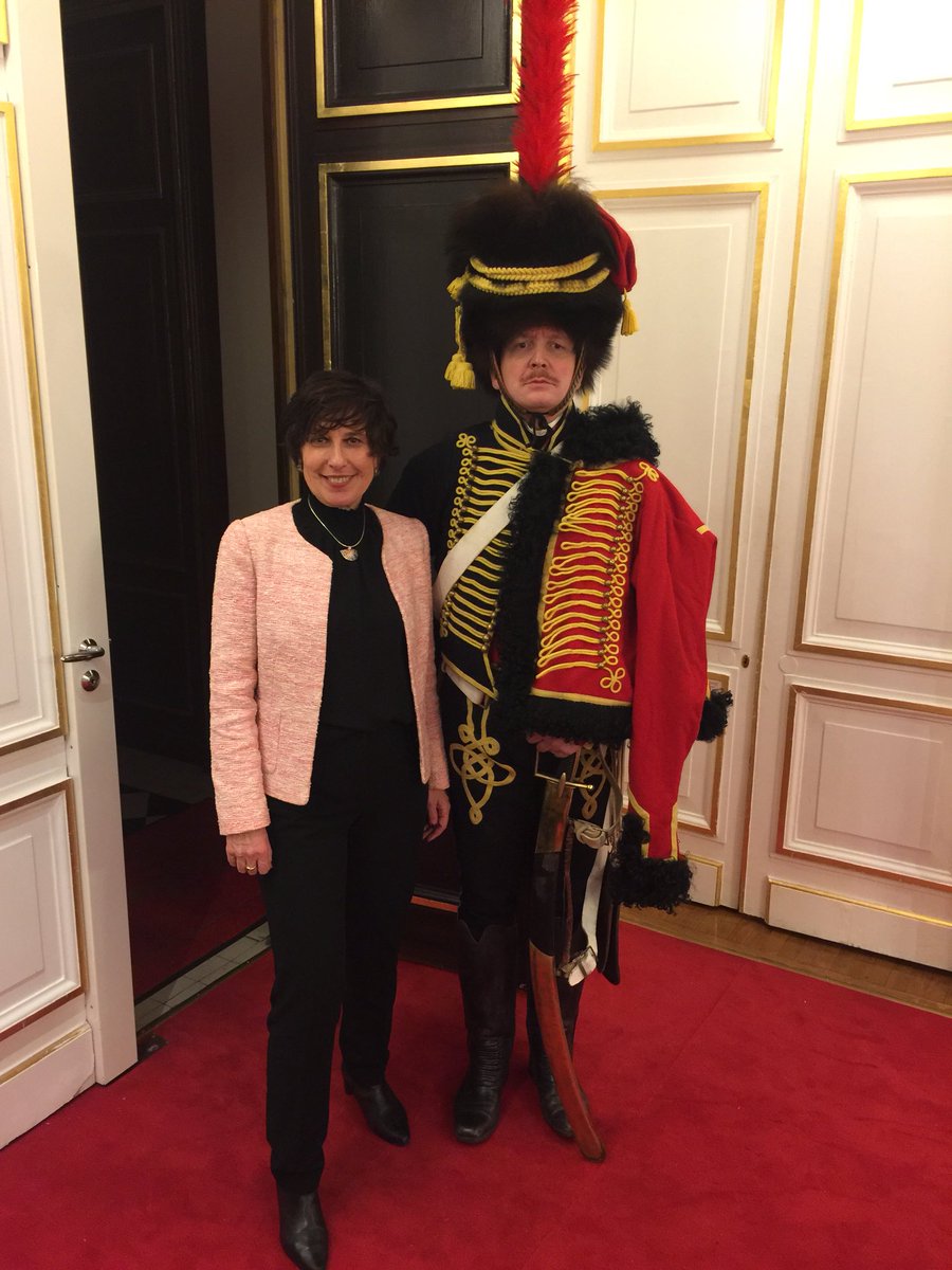 FredCintrat's tweet photo. #AXARP De sympathiques rencontres à la soirée Presse et influenceurs organisée par @AXAFrance Ravie d’avoir été invitée en tant que CEO de l’appli Networking https://t.co/MR5dXnBHTG @AXielles https://t.co/mTVKTlVzrF