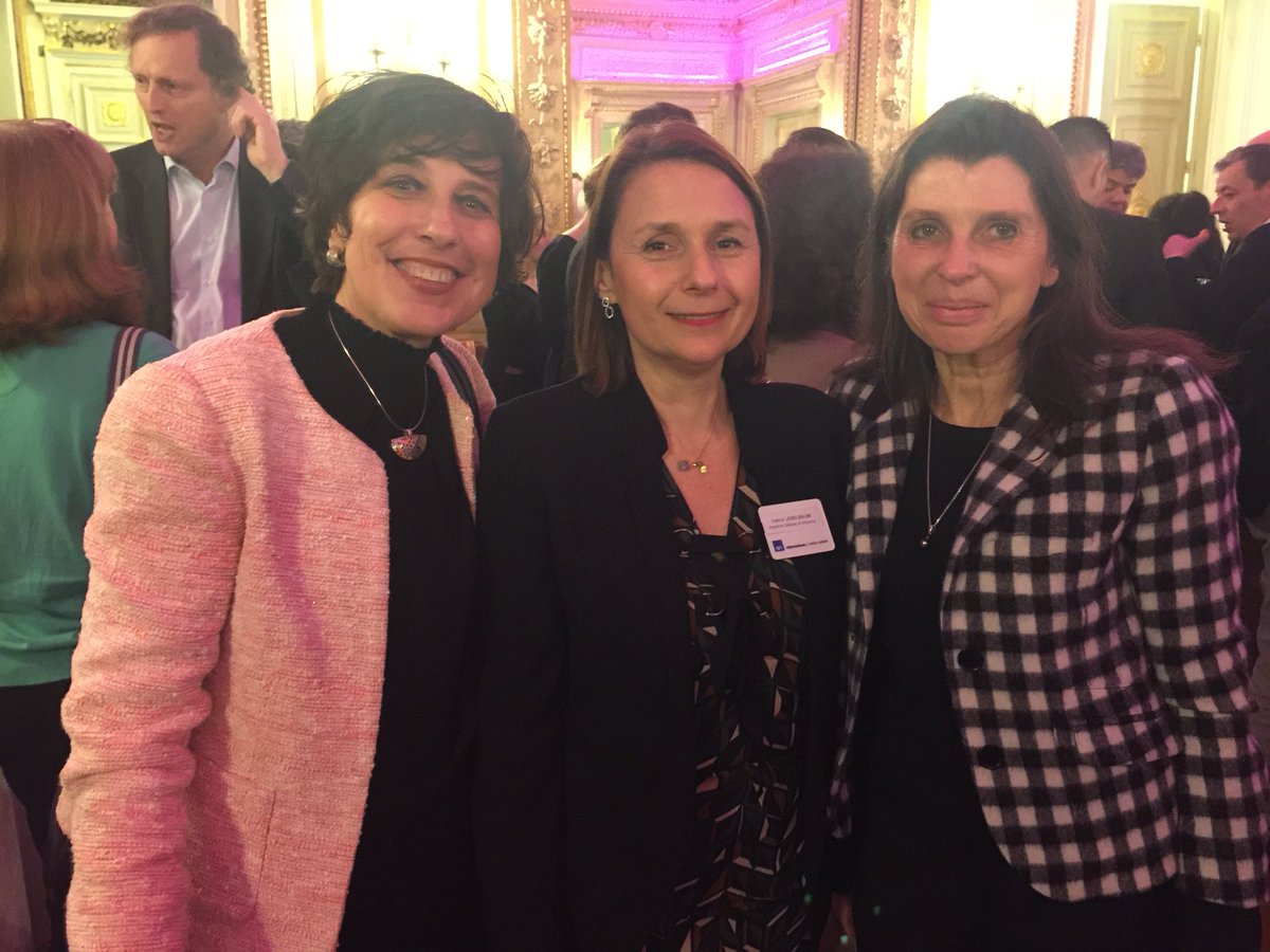FredCintrat's tweet photo. #AXARP De sympathiques rencontres à la soirée Presse et influenceurs organisée par @AXAFrance Ravie d’avoir été invitée en tant que CEO de l’appli Networking https://t.co/MR5dXnBHTG @AXielles https://t.co/mTVKTlVzrF