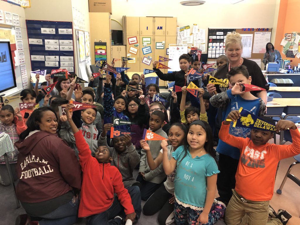 clayfoster315's tweet photo. #CollegeWearDay & #FutureReady at #OberleES @ChristinaK12 #CSDpride We have #goals we aim to keep! #LeadershipGoals #DelawarePBS # https://t.co/cuMmYgFY5p