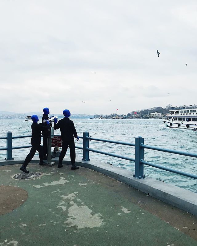 zoecaldwell's tweet image. blue boys on the Bosphorus 🔵🔵🔵🇹🇷 #bluemanworldtour #bluemanistanbulda #istanbul ift.tt/2By9DjJ