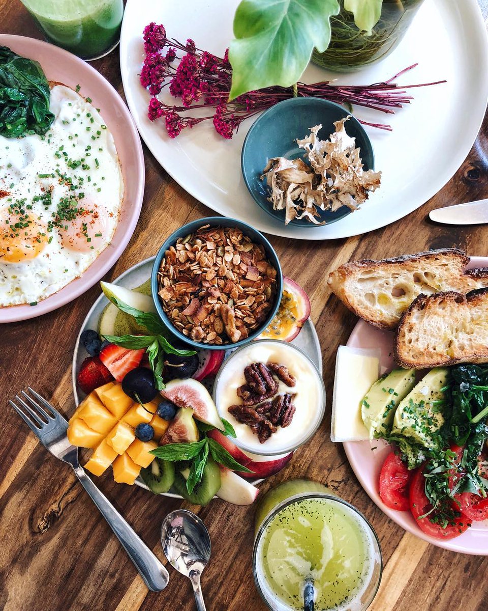 Australia's tweet image. Fresh seasonal fruit, biodynamic yoghurt with agave &amp;amp; crunchy granola = breakfast of champions (via IG/glendonww at #BreadandCircus in #Sydney) #RestaurantAustralia
