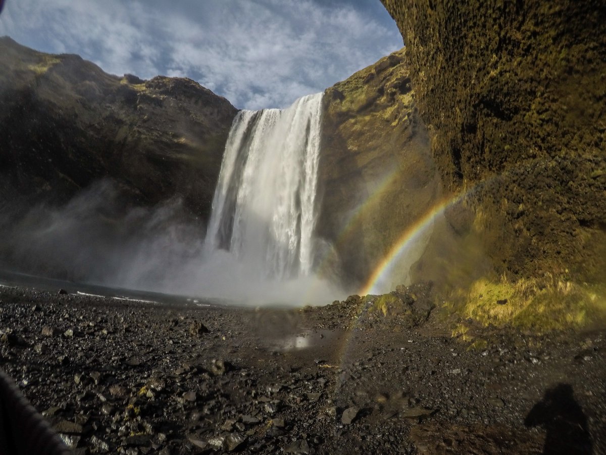 theglobejumpers's tweet photo. I always thought that #rainbows 🌈 over #waterfalls 💦 only exist on google images. I was so wrong, because in #Iceland It doesn't get much realer than this #GetInspired #GoProTakeaPhoto 🇮🇸🌈🇮🇸🌈
#globejumpers #keepjumping @thisisiceland https://t.co/vkaPkhJnQu